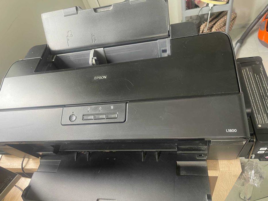 продам принтер EPSON L1800 б\у