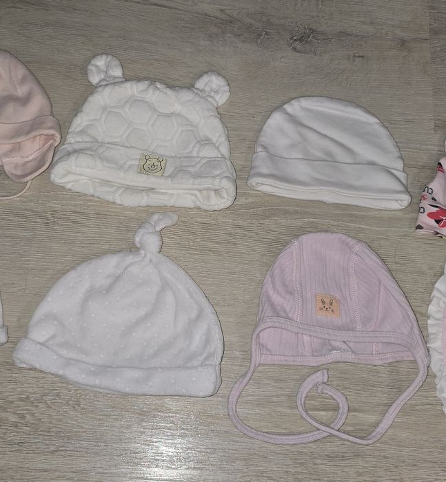 Zestaw czapeczek dla dziewczynki