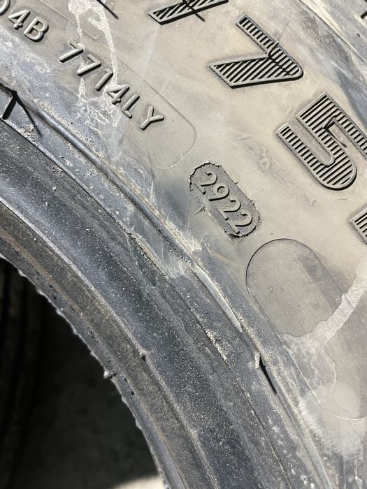 Шина, резина 215 75 17.5