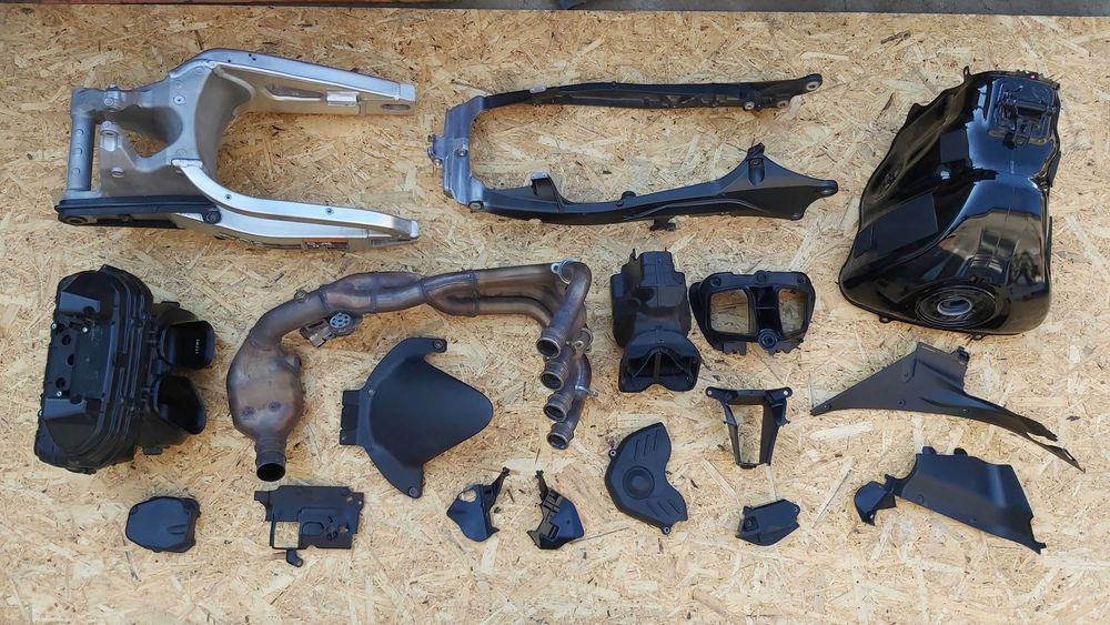 CBR600rr Stelaz rama mocowanie uchwyt set ucho ramie podnozek PC40
