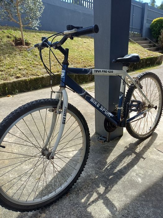 Bicicleta montanha e pasteleira