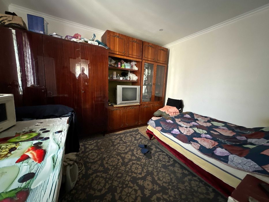 Продаж фасадного приміщення та 13 соток землі в Житомирі