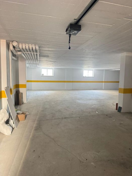 Garagem para estacionamento ou Armazem