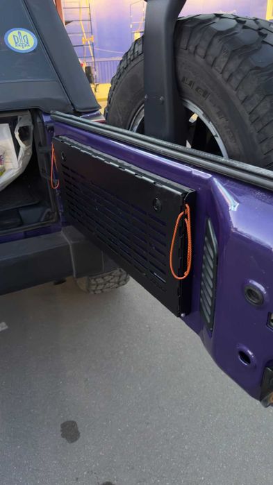 Відкидний стіл на двері багажника Jeep Wrangler JL / JK / TJ Molle XRoad