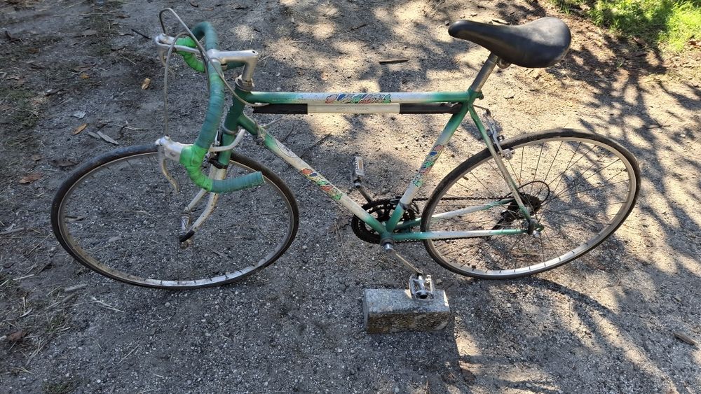 Bicicleta antiga de estrada pirineu