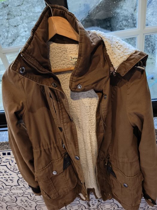 Parka de inverno com pelo por dentro e ajuste na cinta tamanho S M