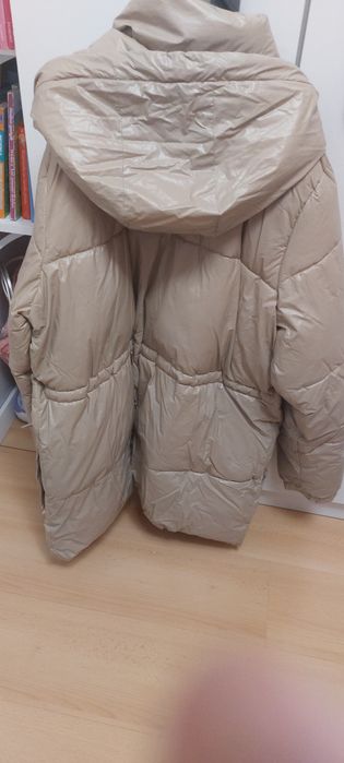 Dluga kurtka zimowa damska płaszcz mohito bezowy