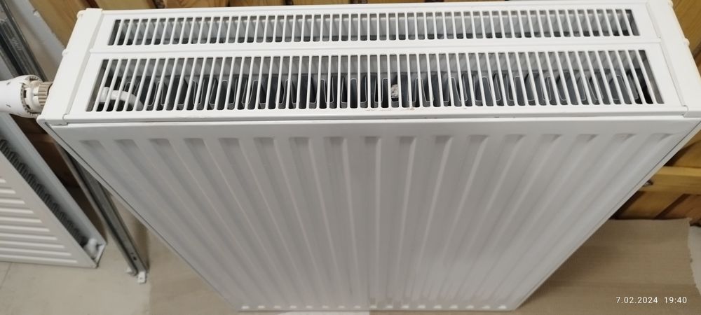 Grzejniki - nowe z regulatorem temperatury i uchwytami