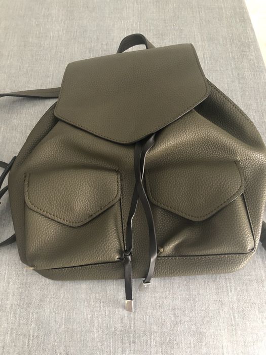 Varias malas e mochilas senhora ver fotos