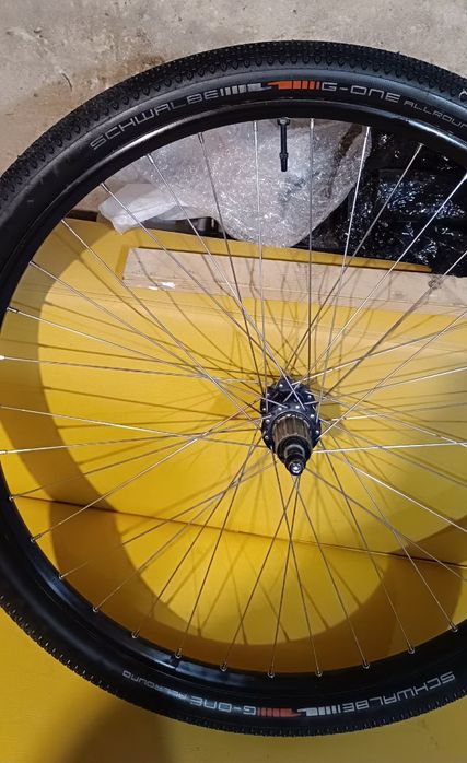 Koła rowerowe marki Alexrims wraz z oponami Schwalbe r 29c