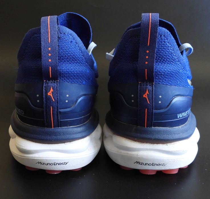 Mizuno Wave Sky Neo buty do biegania r. 40