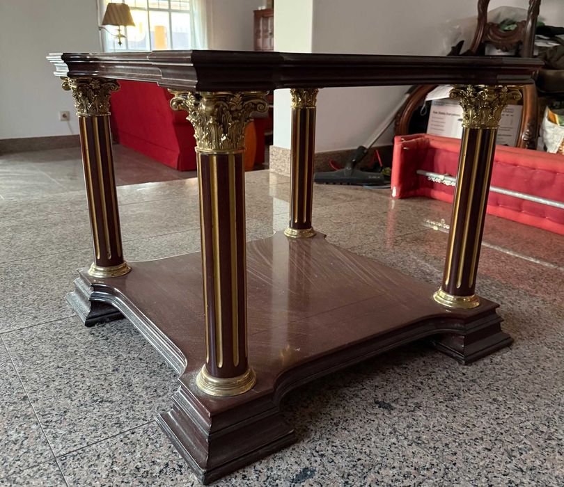 Mesa de sala para candeeiro, revistas ou simplesmente decorativa