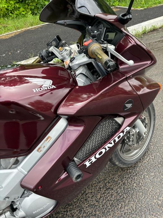 Продам мотоцикл VFR 800