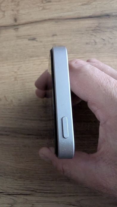 Bateria 100% Iphone se  Stan kolekcjonerski.