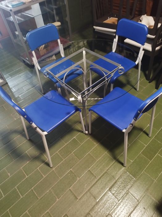 Mesa e 4 cadeiras 155€