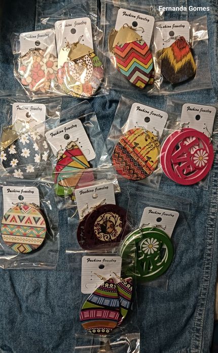 12 pares de brincos de madeira