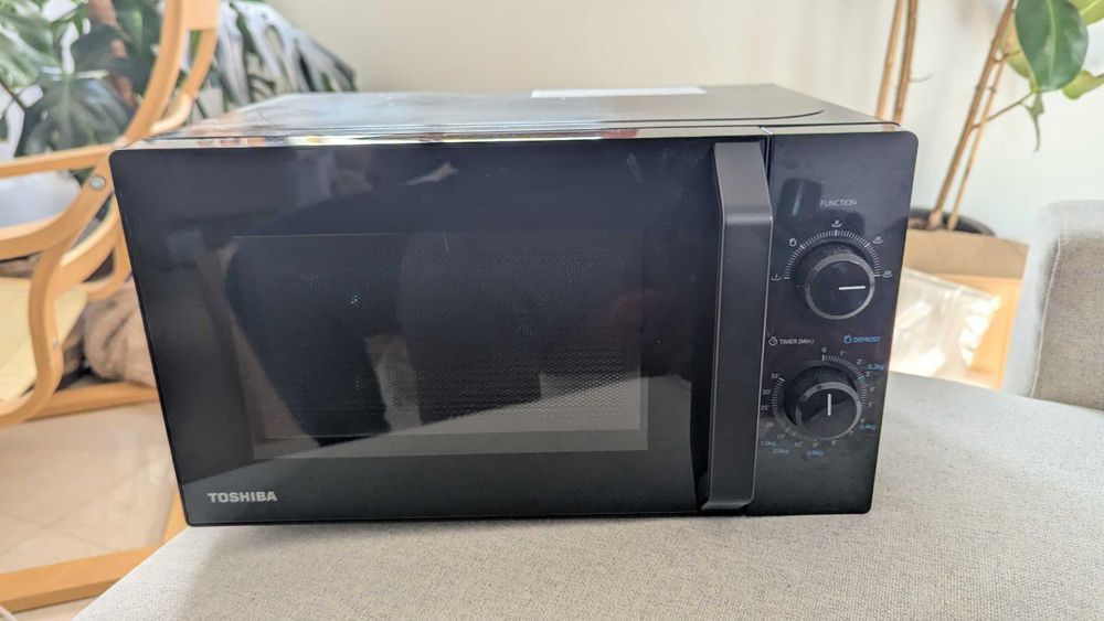 Micro-ondas Toshiba 20L 800W em excelente estado