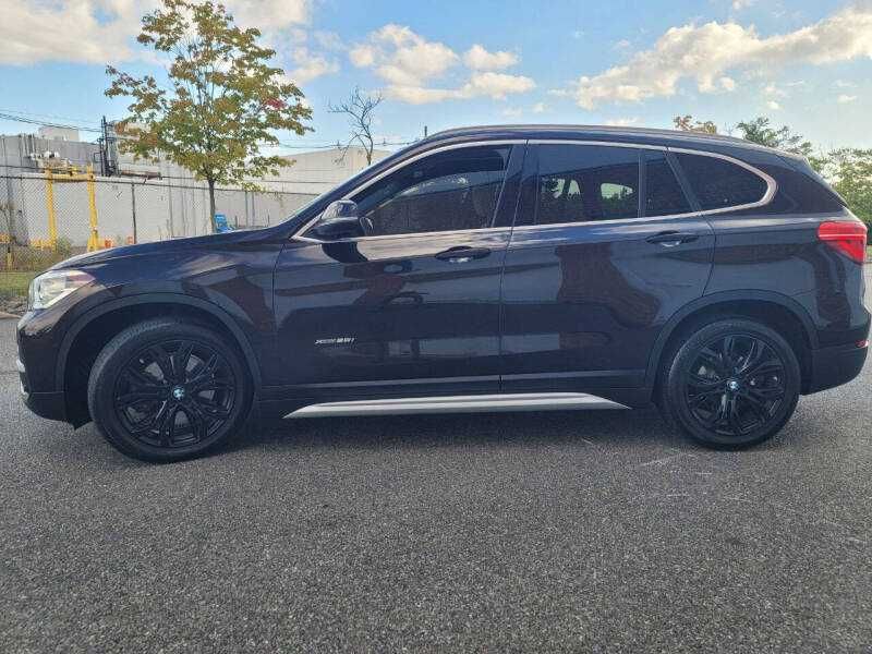 2016    BMW    X1