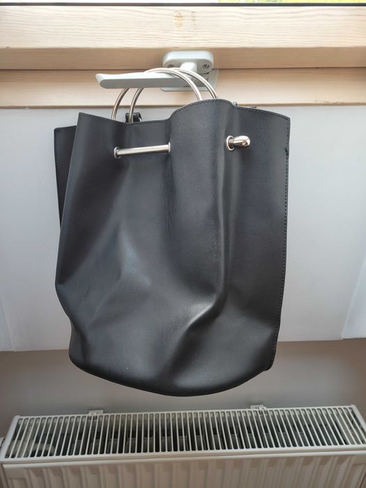 Torebka czarna, Reserved