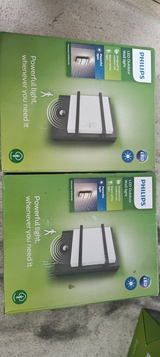 2x Philips LED outdoor Wall Lihgt