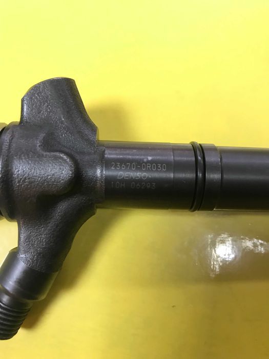 Форсунка DENSO Toyota Avensis Corolla Rav4 23670-0R030