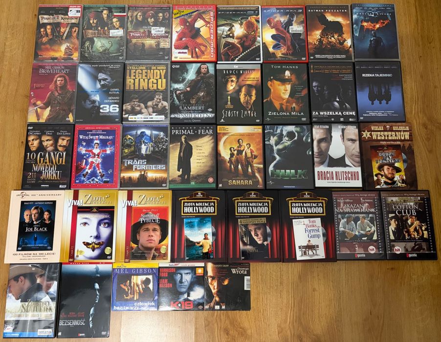 Filmy DVD, w tym Spider-Man, Piraci z Karaibów, Braveheart