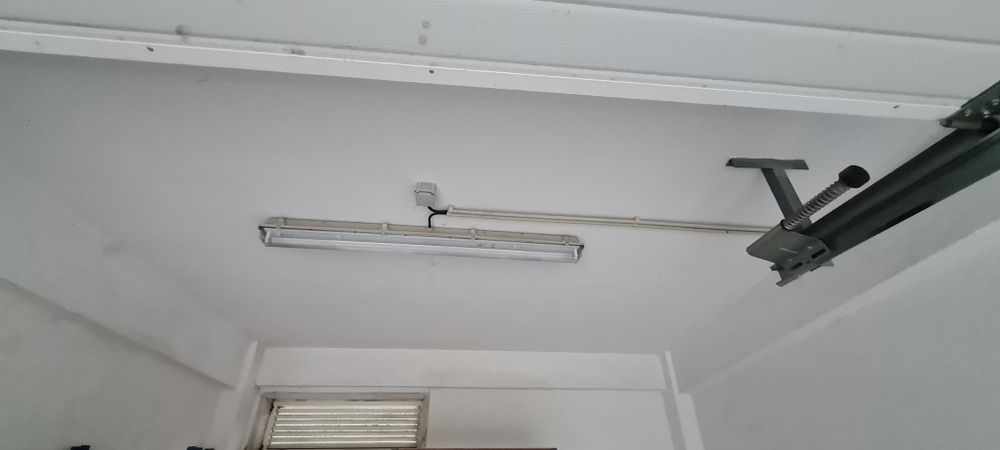 Garagem Box para arrendamento no Estoril