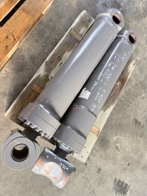 Nowy siłownik  do prasy fi 225