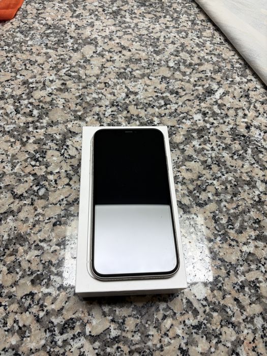 Iphone 11 - 64 GB