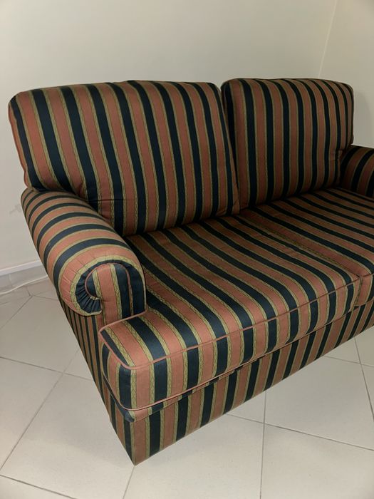 Sofa vintage com cama Otimo estado