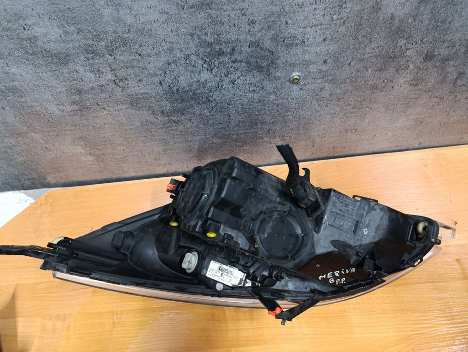 Lampa przód lewa plus wślisk Meriva B