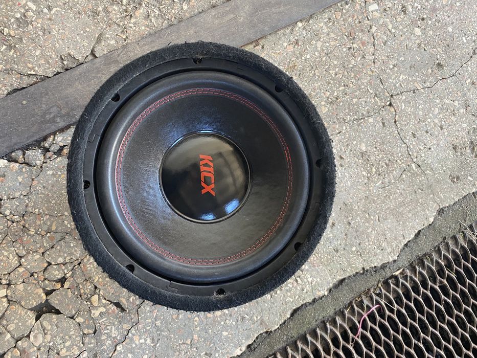 Продам сабвуфер с усилителем