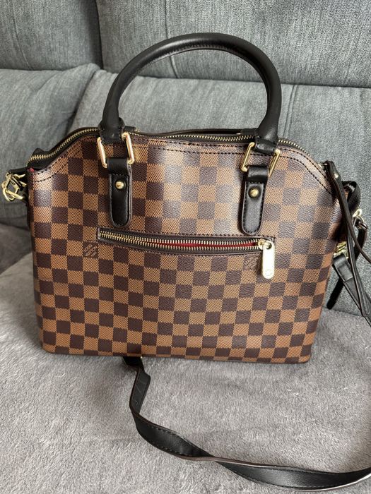 Vendo  mala de senhora em muito bom estado