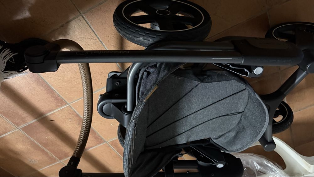 Trio de carrinho de bebe com alcofa , assento e coque