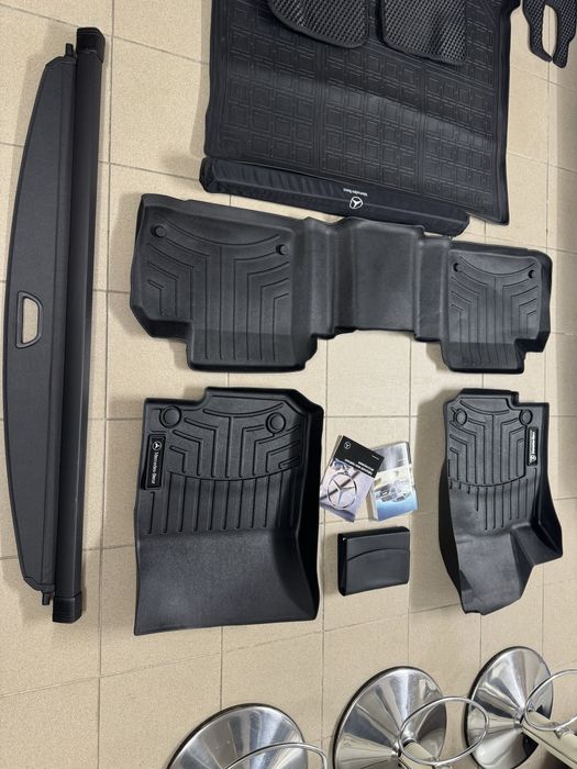 Продам комлект фирменных ковриков WEATHERTECH для MERCEDES GLS, GL