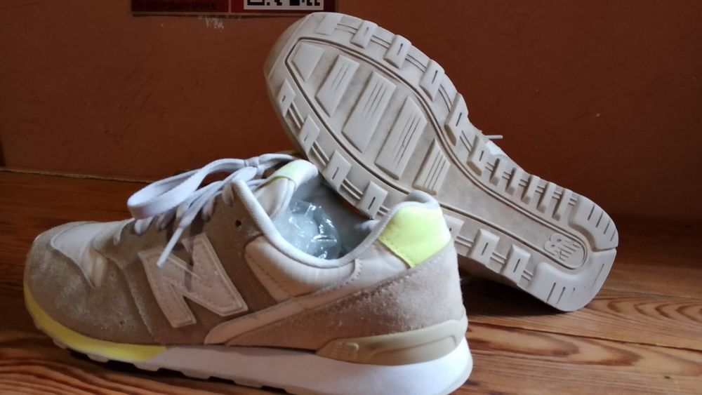 Кросівки NEW BALANCE 996.  40р. Вживане стан хороший тепло сірий колір.