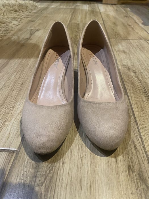 Buty zamszowe pudrowe na słupku rozmiar 38