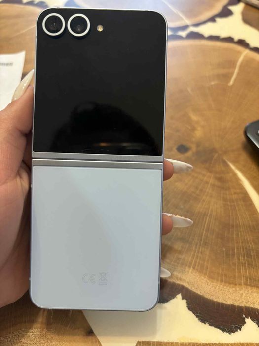 Samsung Galaxy Z Flip 6 – 256 GB