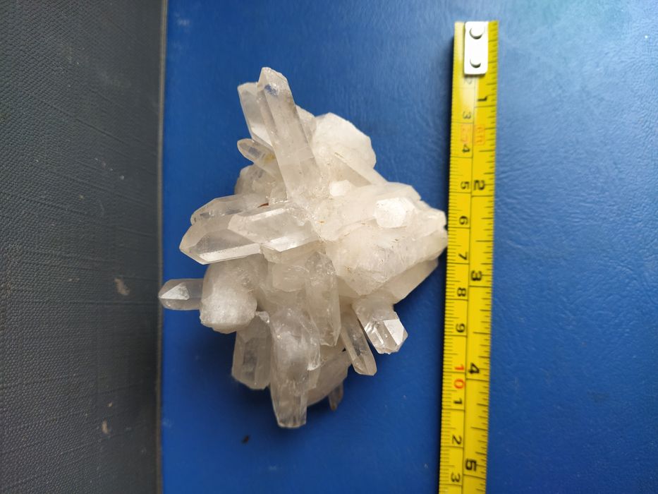 Kwarc biały.minerał.bryła górska.209 gramów