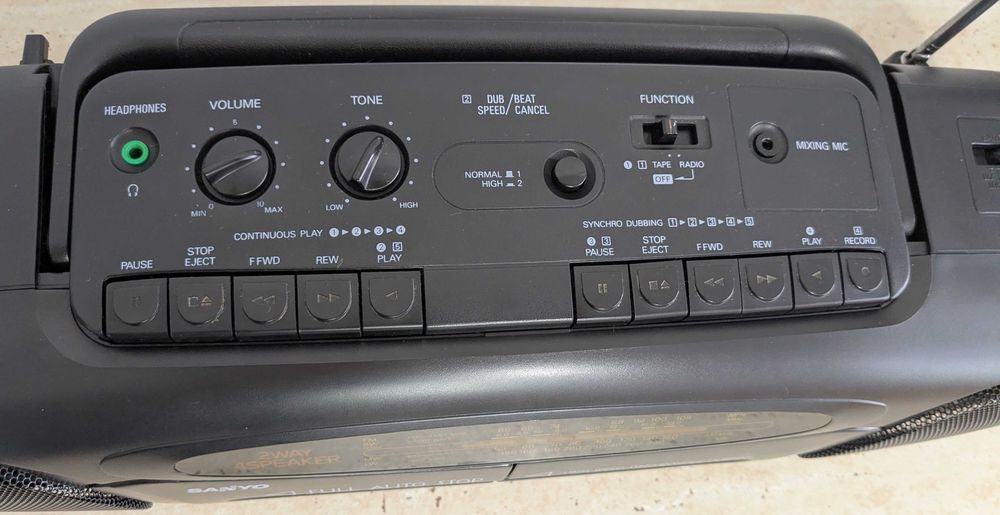 Вінтажна магнітола SANYO MW-806LO, стан задовільний, все працює, Ірпінь.