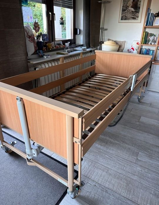 Łóżko rehabilitacyjne medyczne elektryczne sterowane pilotem chorego