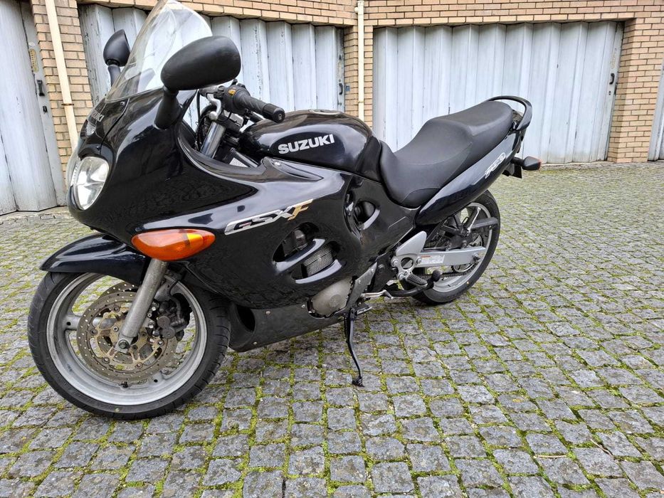Suzuki GSX750F como nova