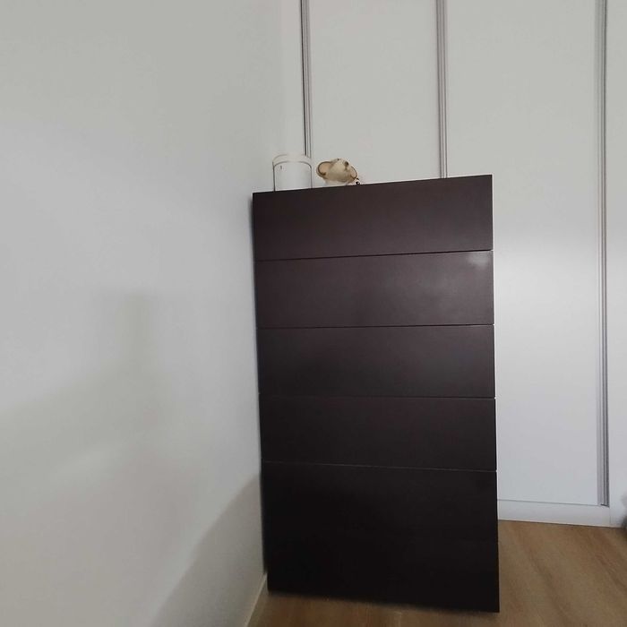 Vendo quarto de casal  composto por: cama 1,90x1,60 , duas mesinhas de cabeceira, cómoda e camiseiro