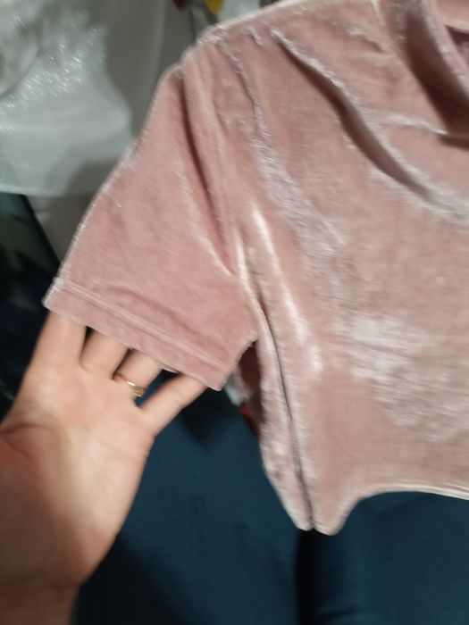 Bluzka elegancka aksamitna r 140 pudrowy róż