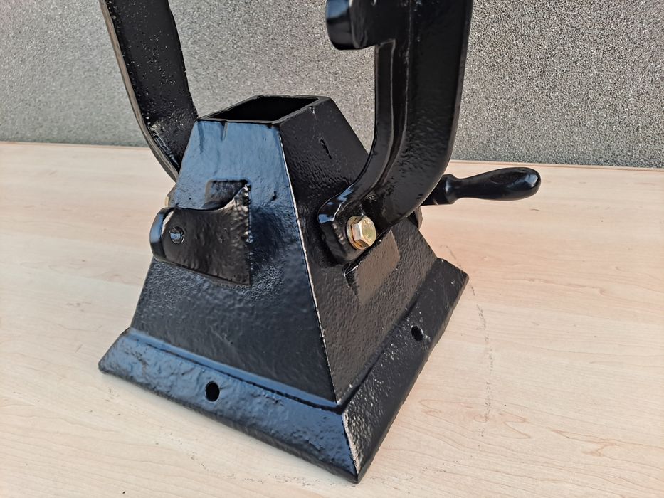 Stolik kawowy w stylu loftowo industrialnym