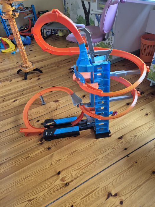 Hot Wheels wieża podniebne kraksy