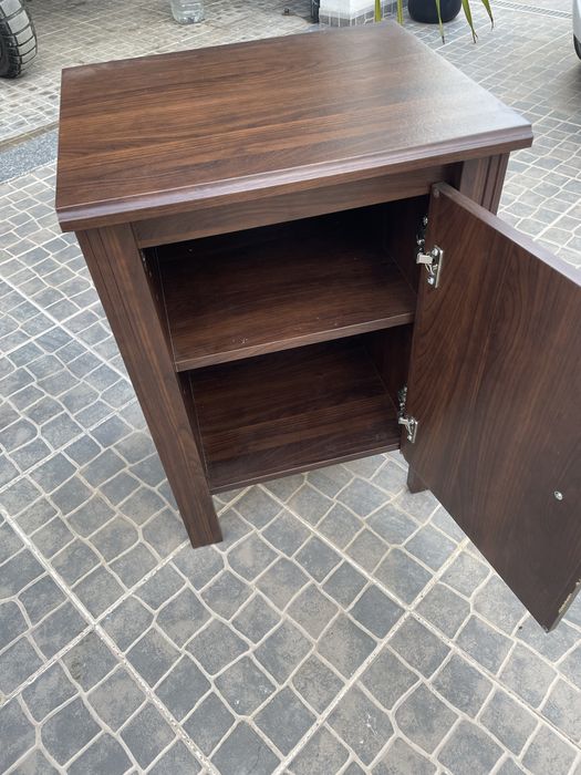 Mesinha de cabeceira do ikea