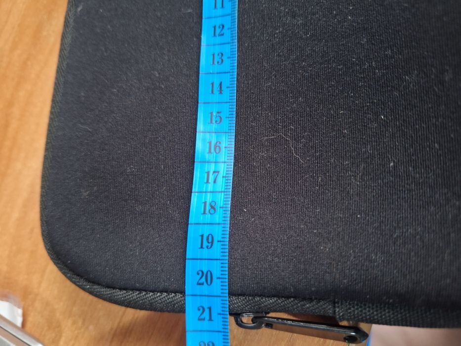 Czarne etui na tablet