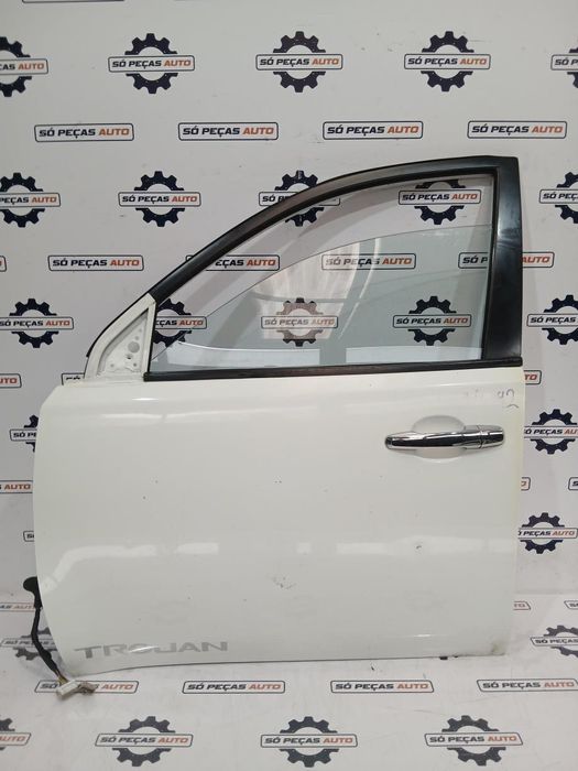 PORTA FRENTE ESQUERDA BRANCA MITSUBISHI L200 TROJAN 2.5DID ANO: 2013