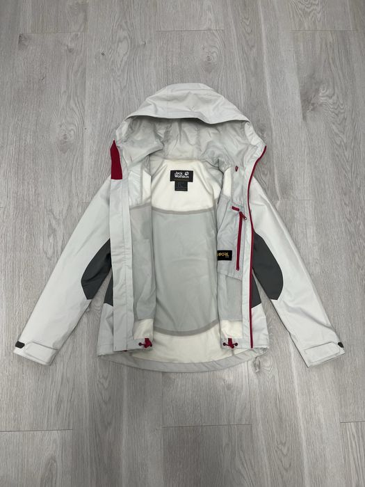 Жіноча мембранна куртка Jack Wolfskin Ridge Jacket як лижна S-M